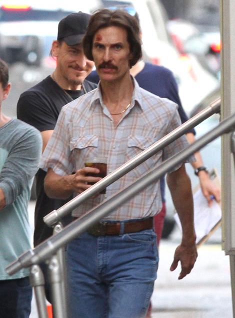 VIDEO! Matthew McConaughey a slabit 20 de kilograme pentru filmul "Dallas Buyers Club"
