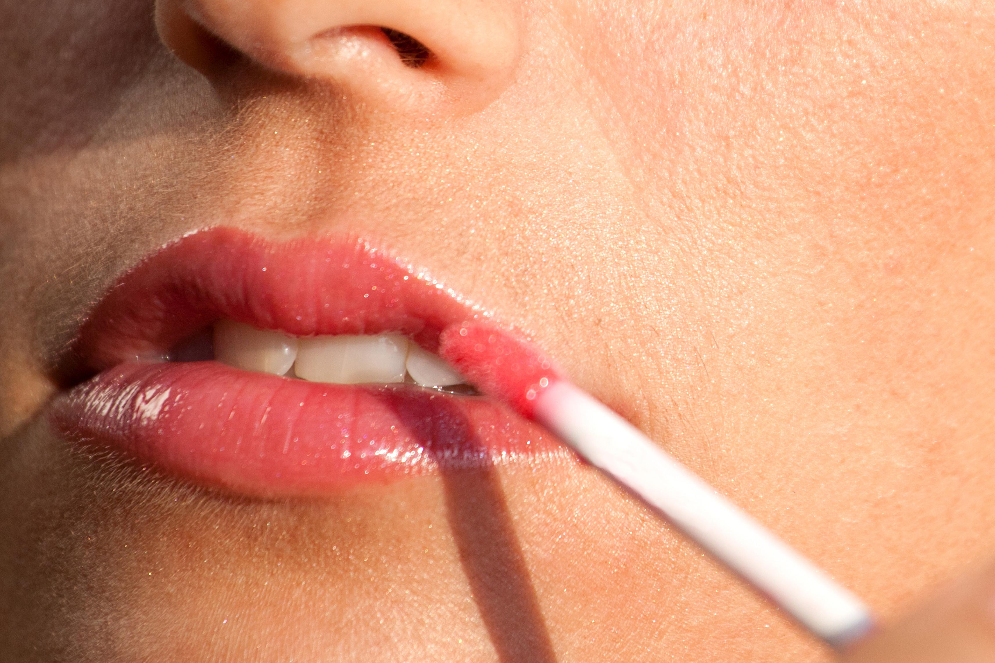 Rujul, OTRAVA de pe buze!