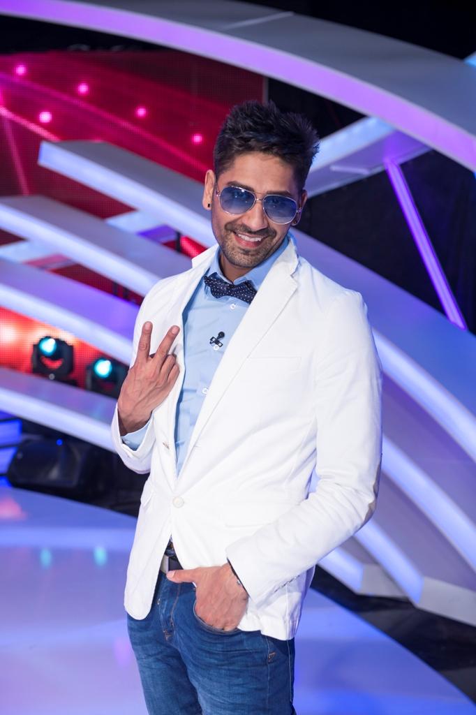 Fetita lui Connect-R se va numi Maya