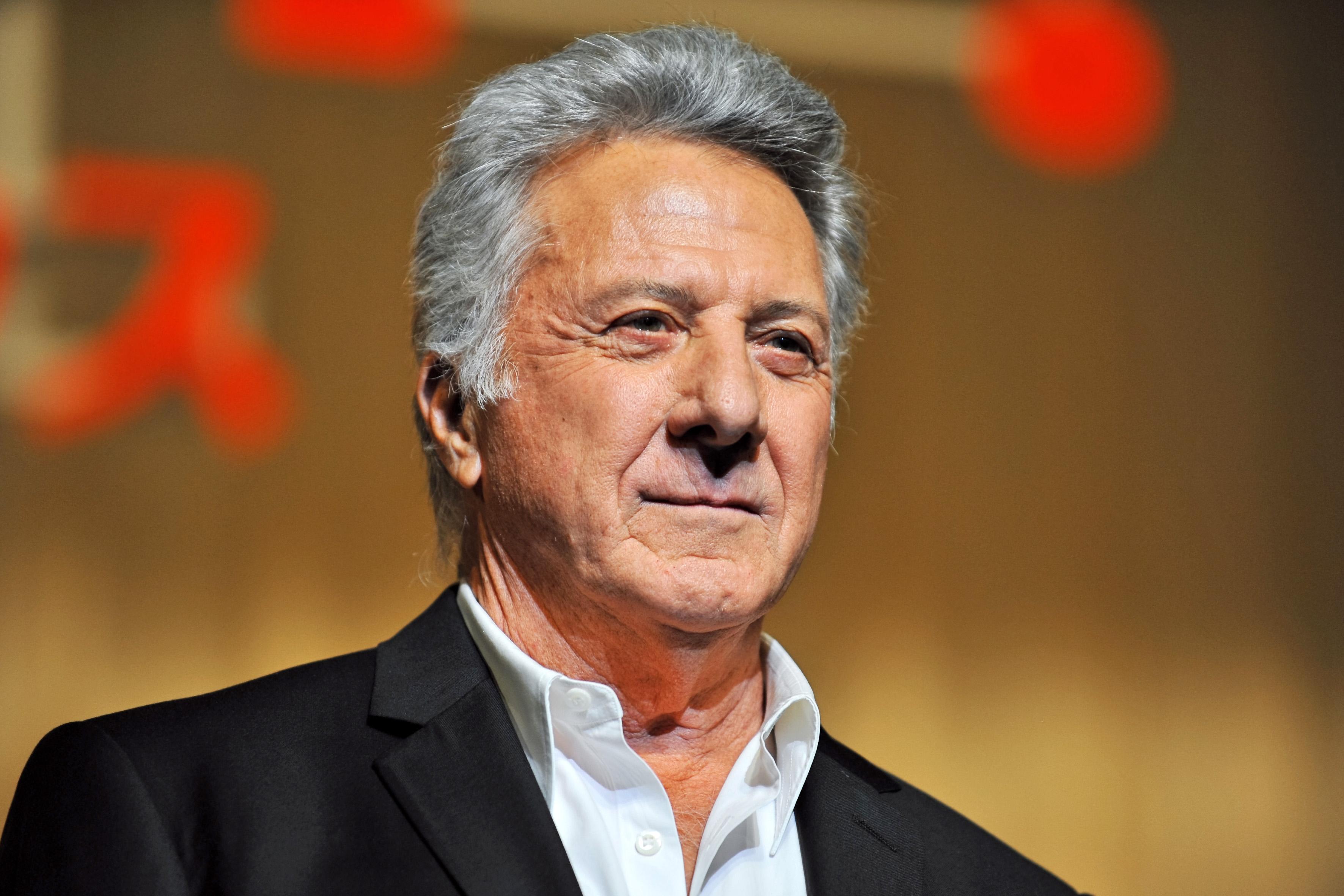 Actorul Dustin Hoffman, supus unei operatii pentru a elimina o tumora canceroasa