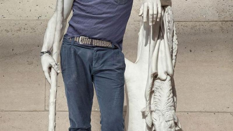 GALERIE FOTO! Statuile antice de la Luvru, imbracate dupa ultima fita!