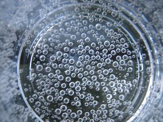 Strainii au baut 40.000 de tone de apa minerala romaneasca