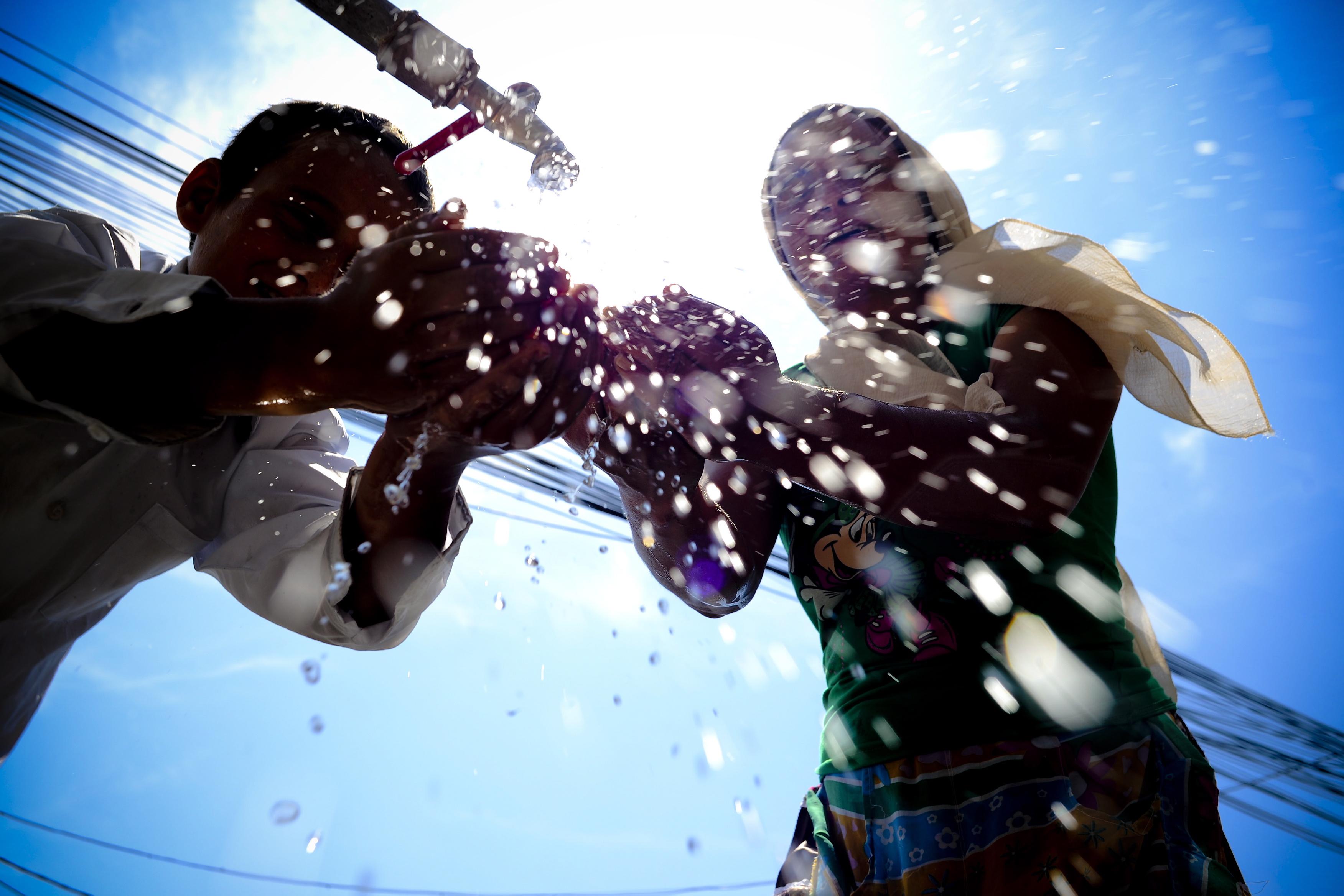 COD PORTOCALIU de canicula! Ministerul Sanatatii cere suplimentarea ambulantelor. Sfaturile medicilor pentru populatie