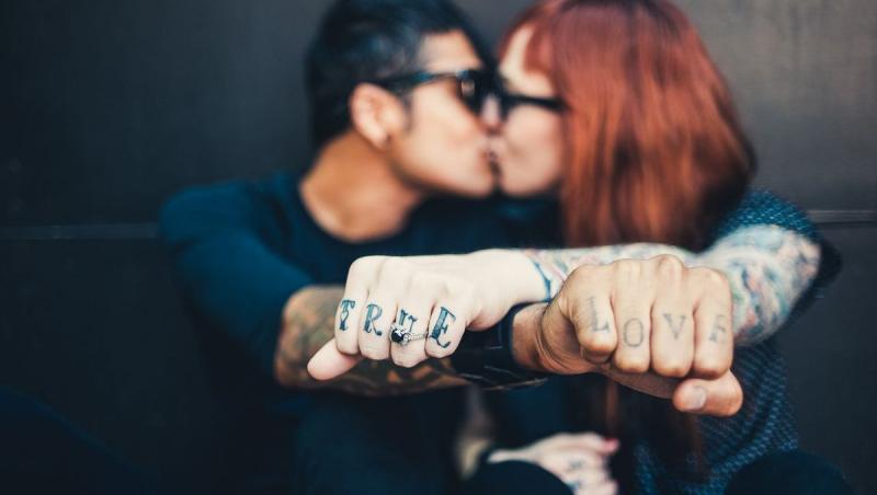 FOTO! Cele mai originale tatuaje de cuplu: Asa spun baietii duri si fetele rele 