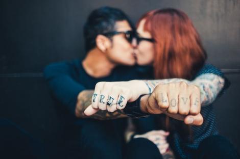 FOTO! Cele mai originale tatuaje de cuplu: Asa spun baietii duri si fetele rele "Te iubesc"!