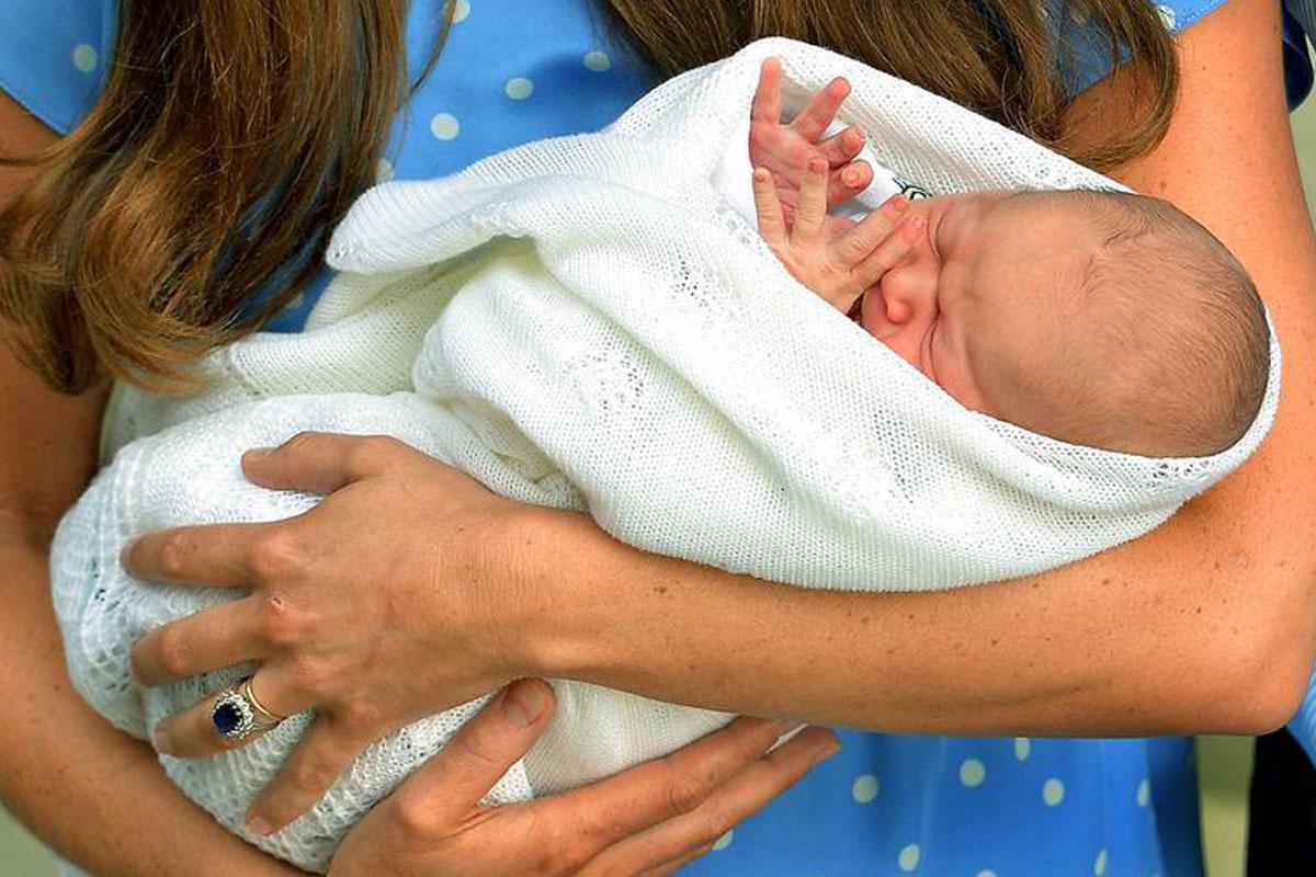 IN CURAND: Papusa cu chipul printului George