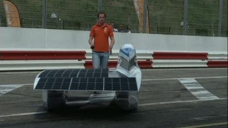 Masina cu panouri solare, testata de cercetatorii olandezi