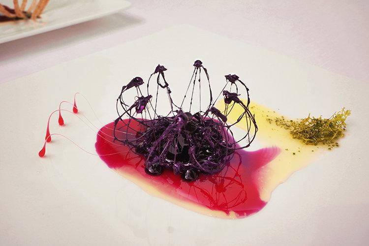 VIDEO! Respira, se joaca cu furculita si cu papilele tale gustative: aceasta este mancarea "vie"!