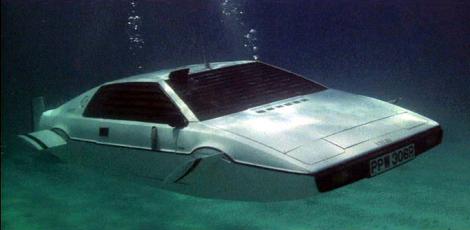 Masina-submarin a lui James Bond, vanduta pentru 650.000 de euro!