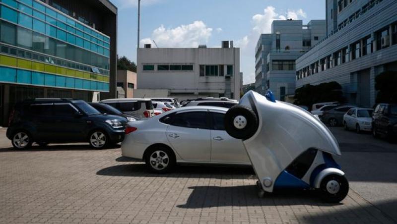 FOTO-VIDEO: Fara griji in privinta locurilor de parcare! S-a inventat masina pliabila