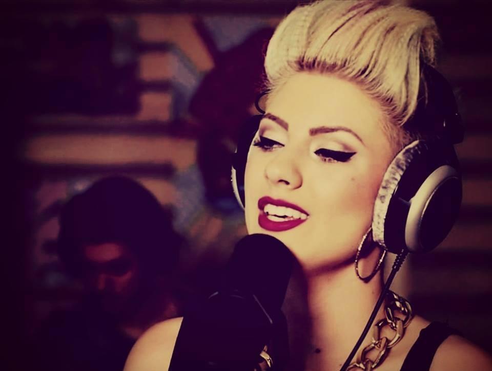 Jo sau Amy Winehouse? Versatila Ioana Anuta a facut un cover dupa "Valerie"!