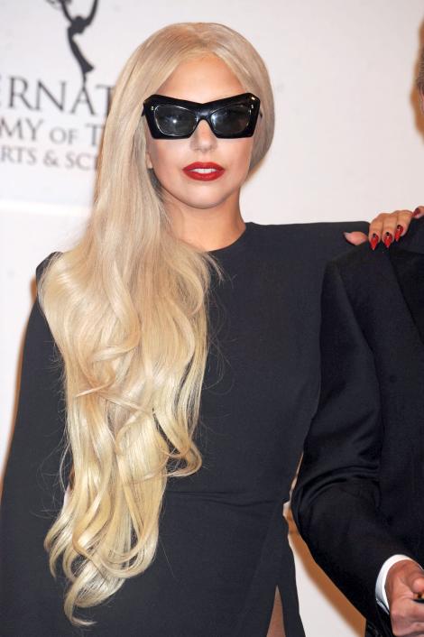 Lady Gaga: "Sunt un artist torturat permanent"