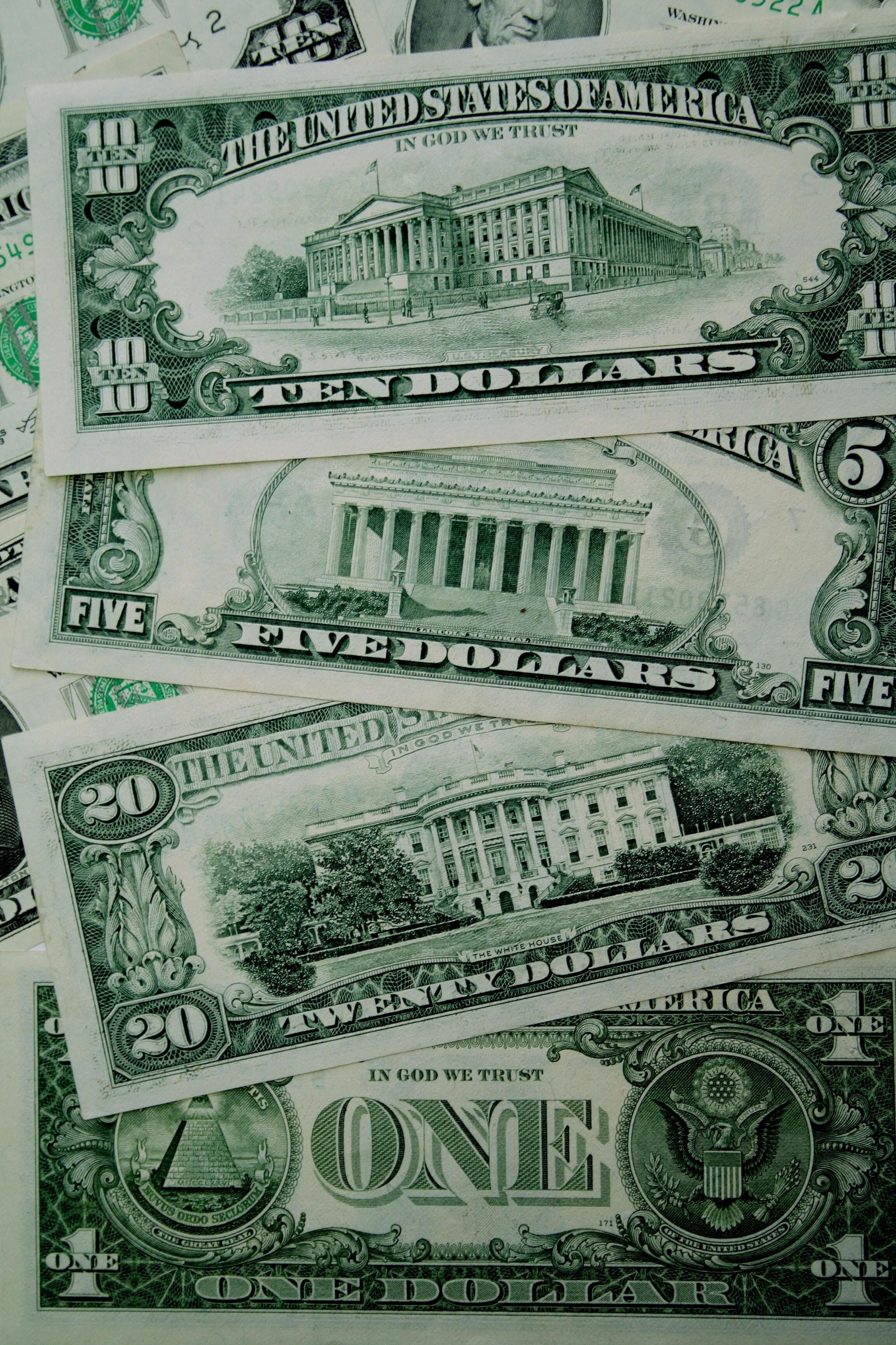 Ateii americani dau in judecata... DOLARUL! Cer scoaterea frazei "In God We Trust" de pe bancnote