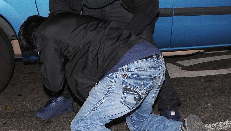 FOTO! Kanye West a fost pus, oficial, sub acuzare pentru agresiune si tentativa de furt