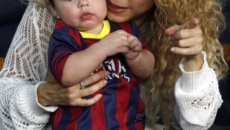 Galerie foto! Shakira si Milan il sustin pe Pique pe terenul de fotbal