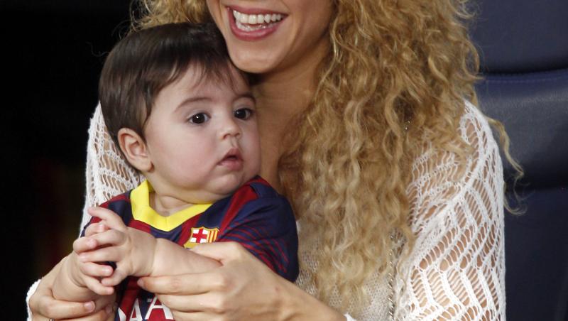 Galerie foto! Shakira si Milan il sustin pe Pique pe terenul de fotbal