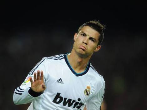 Cristiano Ronaldo va castiga 49.000 euro pe zi! Si-ar putea cumpara 13.720 de saorme "cu de toate"