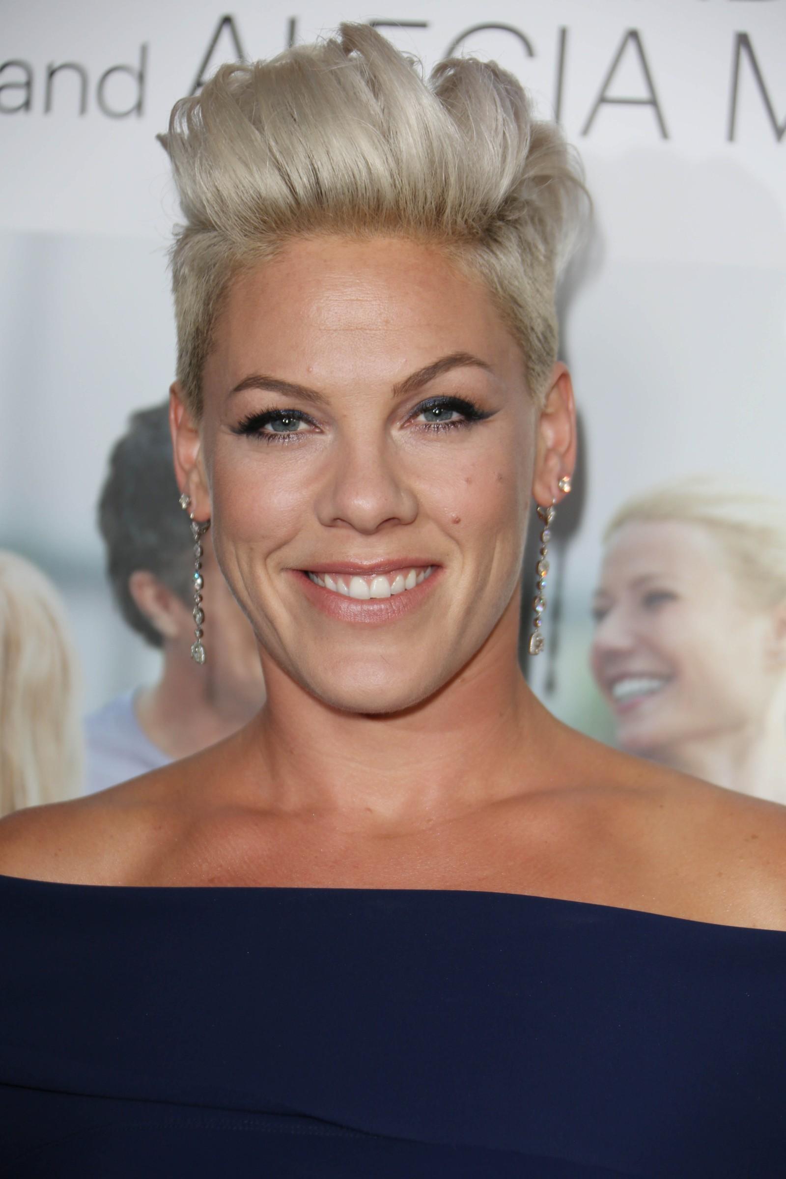 Pink a fost desemnata "Femeia Anului 2013" de revista Biilboard