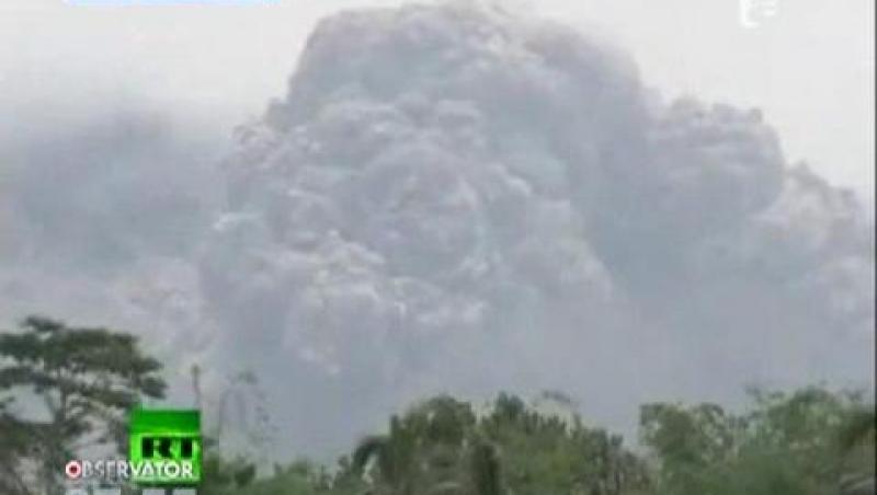 VIDEO! Eruptie vulcanica spectaculoasa, in Indonezia