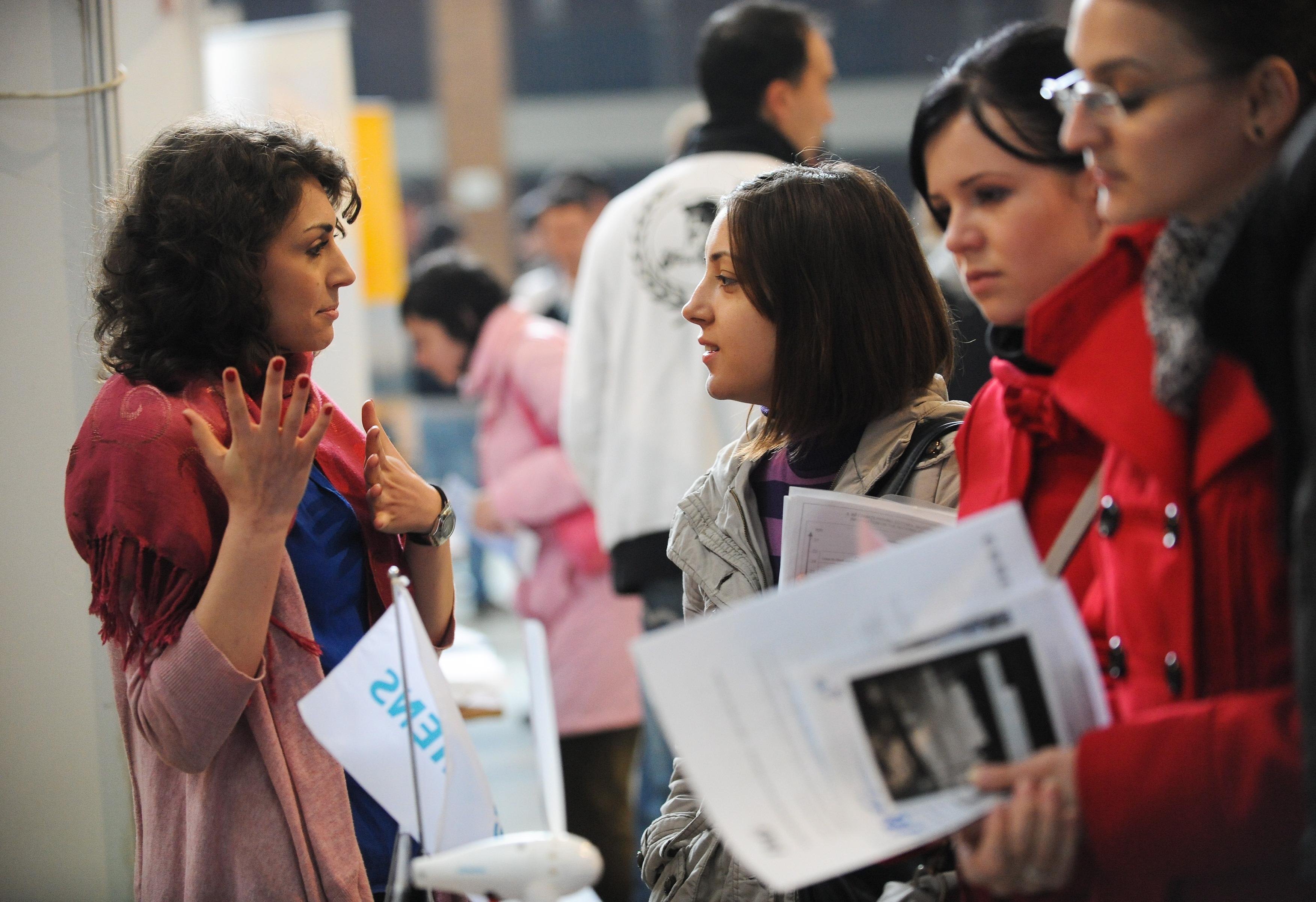 Statistici alarmante: adolescentii beau, fumeaza si se drogheaza de la varste tot mai fragede