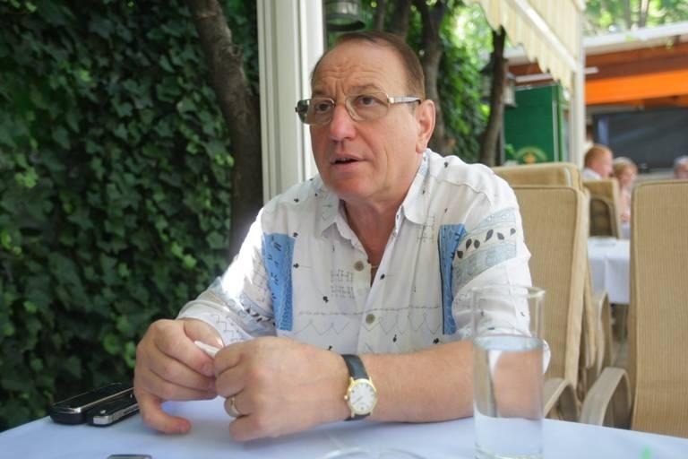 Petre Geambasu, suparat ca sotia nu-i calca niciodata camasile 