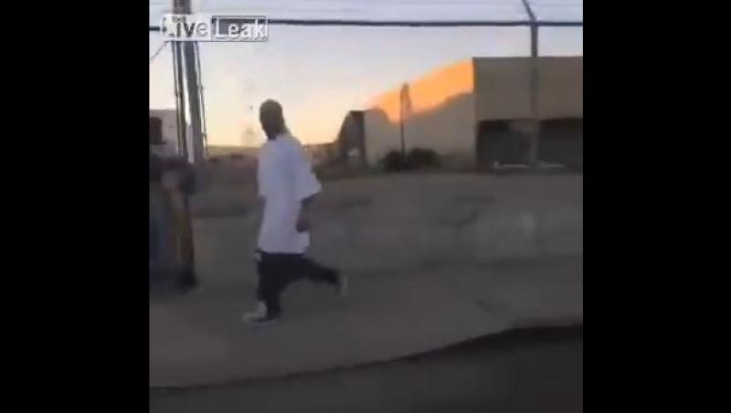 VIDEO! Cu pantalonii in vine! Cazatura de rapper adevarat