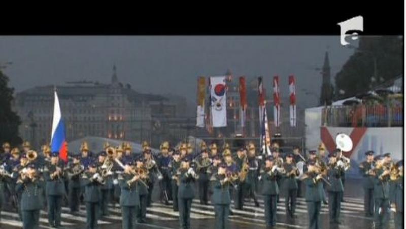 Moscova: 1.600 de soldati au defilat, pe o ploaie torentiala, in Piata Rosie