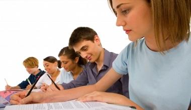 Invatamantul romanesc, ramas in urma: Desi suntem in era digitala, profesorii predau ca in urma cu 30 de ani