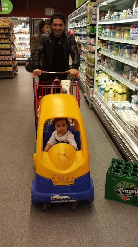 In familie! Pepe, la cumparaturi, alaturi de micuta Maria
