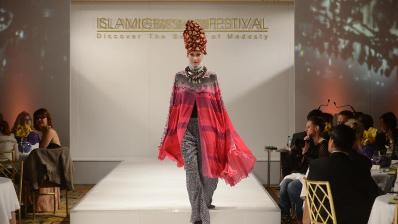 FOTO! Primul festival de moda islamica, organizat la Paris