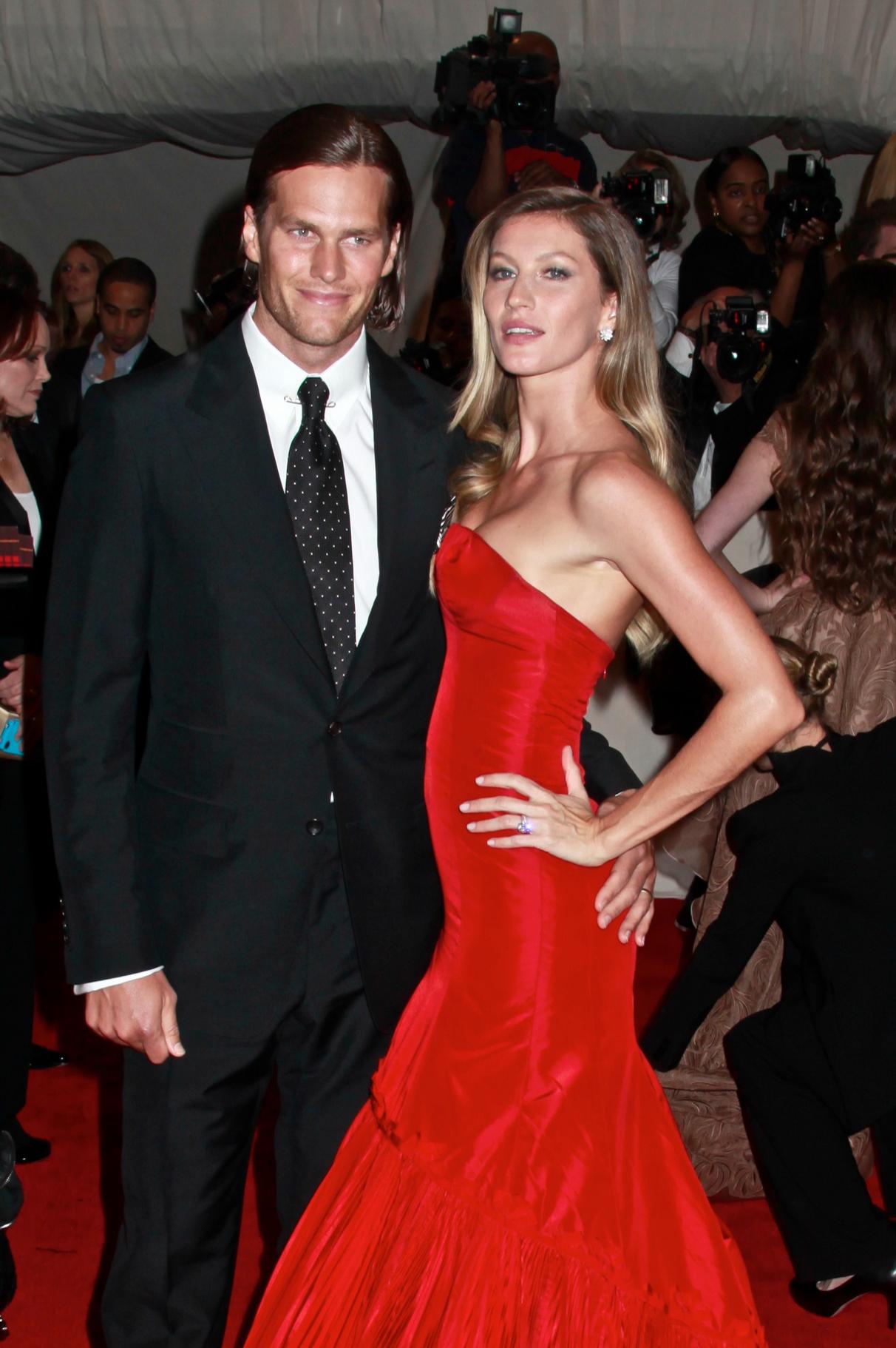 Garzile de corp ale lui Gisele Bundchen au deschis focul asupra fotografilor, la nunta manechinului