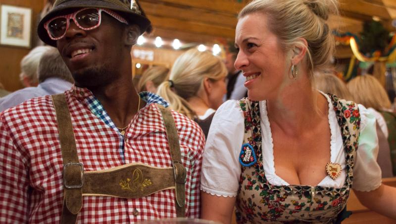 FOTO: Usain Bolt a baut o berica la Oktoberfest!