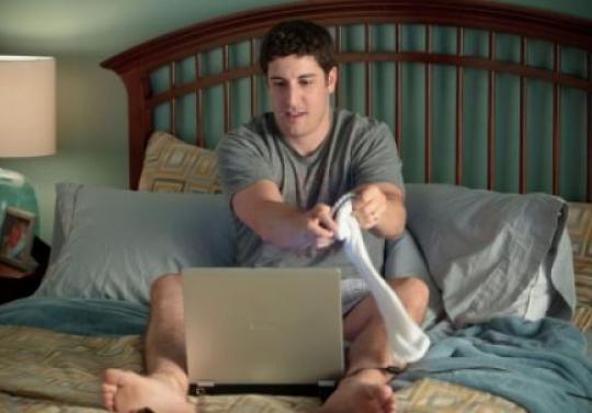 VIDEO! Jason Biggs, starul din "American Pie", a facut striptease pe bani intr-un show tv