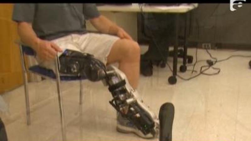 Tehnologia face minuni! Un american e din nou pe propriile picioare, dupa ce si-a creat o proteza bionica revolutionara