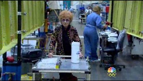 O batrana de 93 de ani, din SUA, lucreaza la asamblarea avioanelor cargo Boeing