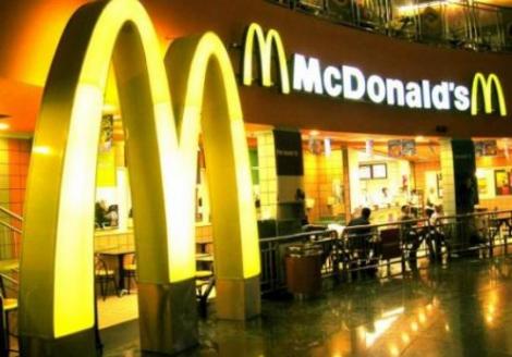 Schimbare majora anuntata de McDonalds: Cartofii prajiti vor putea fi inlocuiti cu salata, fructe sau legume