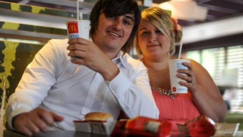 Nunta mare la McDonald's! Doi tineri au petrecut de zor la... fast-food