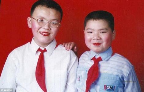 FOTO! Fotografii ciudate din copilaria chinezilor costumati si machiati de parinti