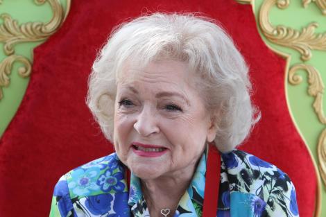 Betty White va intra in Cartea Recordurilor! Si-a dedicat televiziunii 74 de ani din viata!