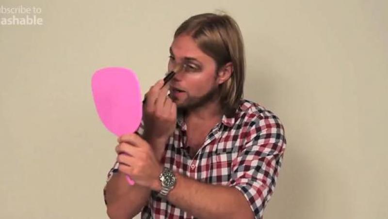 VIDEO! Cum se machiaza barbatii dupa tutorialele de pe YouTube