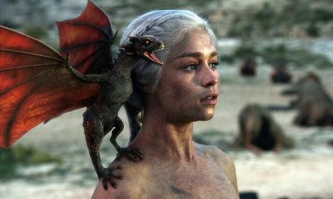 Emilia Clarke din Games of Thrones a intrat in politica fara voia ei