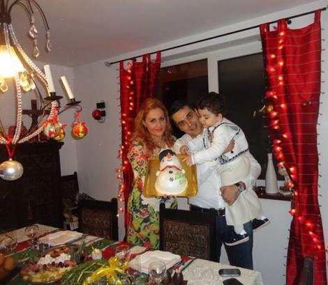 FOTO! O mândrie de copil! Băieţelul Oanei Turcu a întâmpinat Anul Nou îmbrăcat în port popular!