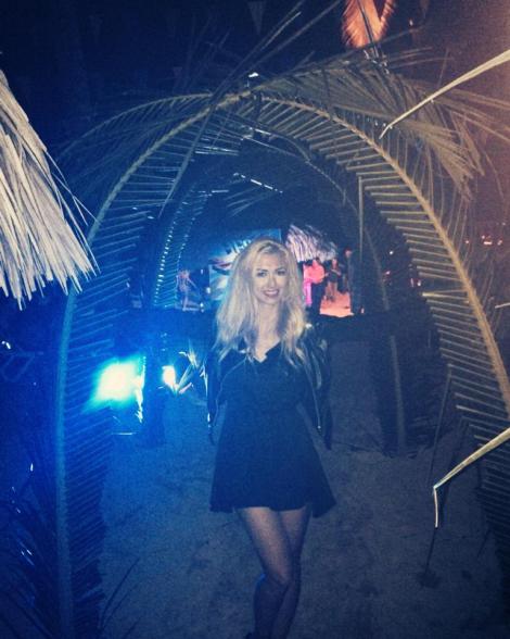 Andreea Bălan, la party pe plajă!