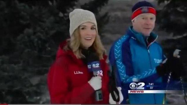 VIDEO | Imagini dramatice cu o reporteriță TV! A căzut ca secerată, &icirc;n timpul unui interviu!