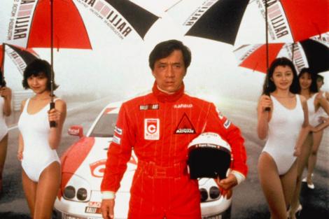 "Jackie Chan, pilot de curse". "Bătăușul" din Hong Kong face spectacol la Antena 1