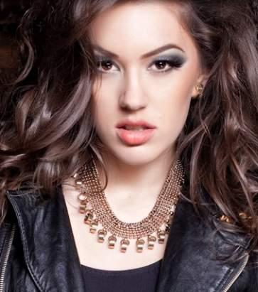 &Icirc;ncă un artist rom&acirc;n cucereşte America! Videoclipul Adinei Butar se difuzează pe MTV SUA