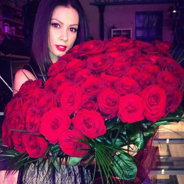 "Acces direct" la bustul generos al Iulianei Luciu! Asistenta tv a făcut furori pe internet cu o fotografie