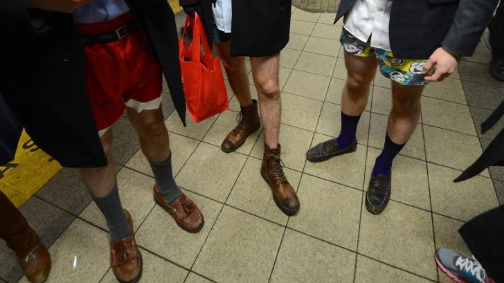 Corporatiştii din lumea &icirc;ntreagă merg azi la serviciu fără pantaloni! Care este motivul