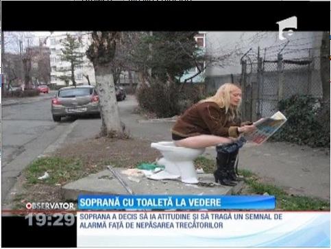 O soprană din Timișoara a făcut o sedință foto pe toaletă, &icirc;n stradă