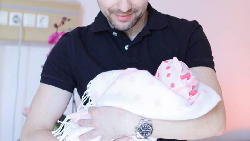 Adrian Sînă, prima fotografie cu micuţa Ava, cel mai nou membru al familiei